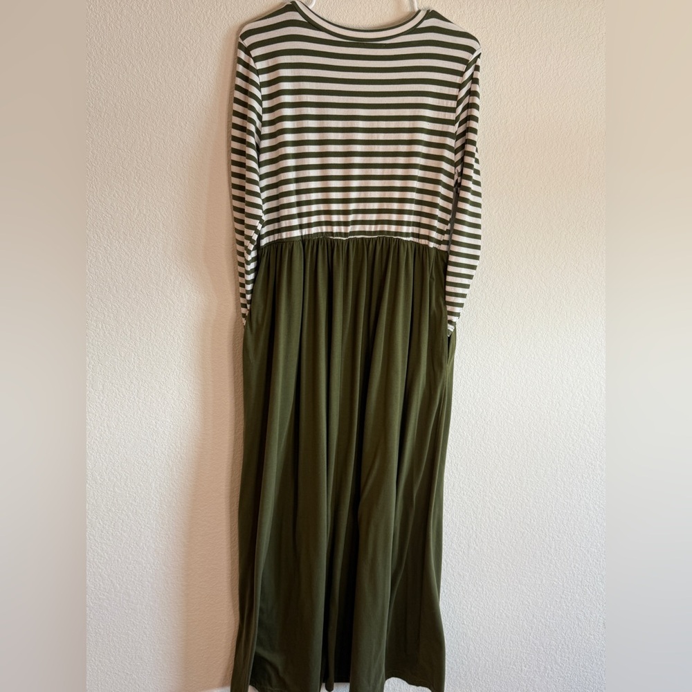 Chic Forest Stripes & Olive Sway – Vidarton XL Midi Dress w/ Pockets 🌿Preloved - Picture 5 of 12